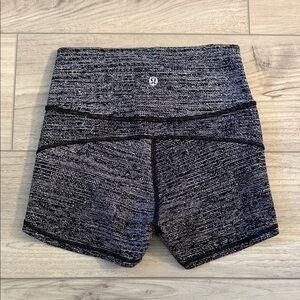 Lululemon High-Waist Black & White Women’s Performance Shorts - size 4